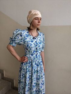 Loveliest Vintage austrian folk dress with the most delicate flower Print of Cornflowers, violets and pansies with a blue edging and the matching buttons. Lightest quality linen perfect for spring, summer, autumn to stroll the fields or walk along the coast. The Dirndl has beautiful puff sleeves. Suggested for size small but please compare measurements with a dress of yours. (Two little spots of repairment please see example picture but not really visible due to the print) Shoulder to shoulder:3 Blue Prairie Dress For Summer, Blue Fitted Prairie Dress For Spring, Fitted Blue Prairie Dress For Spring, Blue Cotton Prairie Dress For Summer, Blue Fitted Folk Dress, Vintage Blue Prairie Dress For Summer, Blue Vintage Prairie Dress For Summer, Spring Folk Dress With Floral Print, Austrian Folk Costume