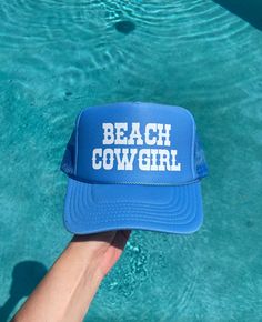 Womens Trucker Hat, Beach Cowgirl, Country Music Festival Outfits, Cowgirl Bachelorette Parties, Funny Trucker Hat, Cap Girl, Looks Country, Music Festival Outfits