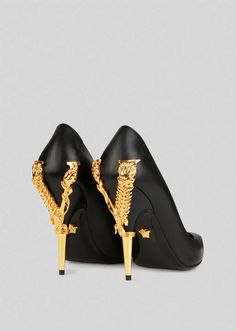 Louboutin Shoes Women, Shoes Heels Stilettos, Luxury Clothes Men, Fantastic Shoes, Versace Shoes, Heart Shoes, Pink High Heels, Shoe Gallery, Versace Home