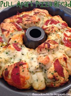 Pull Apart Pizza, Pull Apart Pizza Bread, Pizza Bread Recipe, Homemade Dough, Pizza Recipes Homemade, Monkey Bread, Bundt Pan, Pizza Hut, Pizza Bread