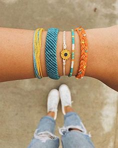 Cotton Bracelet, Music Festival Outfits, Summer Bracelets, Cute Bracelets, Diy Schmuck, Shell Pendant, Boho Bracelets, Bracelet Patterns, Paracord