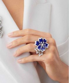 VAN CLEEF ARPELS 18K GOLD LAPIS LAZULI Ring Van Cleef Arpels Ring, Lapis Lazuli Jewelry, Luxe Jewelry, Blue Ring, Lapis Lazuli Ring, Ring White Gold, Rings For Girls, Van Cleef Arpels, Art Deco Interior