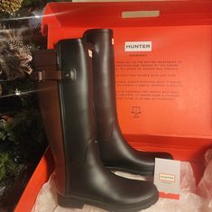 Hunter Rubber Knee-High Rain Boots Burgundy And Black Round-Toes Size Us 10 Straps Like New Comes With Box! Hunter Shoes, Women Hunters, Purple Black, Boots Black, Purple And Black, Rain Boots, Black Boots, Knee High, Like New