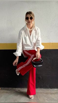 Red And White Outfit Casual Street Style, Adidas Red Track Pants Outfit, Red Track Pants Outfit, Adidas Pants Outfit Fashion, Styling Track Pants, Red Pants Outfit Street Style, Snow Day Outfits