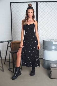 Combat Boot Outfits, Outfit Botas, Black Dress Outfits, Paris Outfits, All Black Outfit, Girly Outfits, Mode Inspiration, Outfits Casuales, Types Of Fashion Styles