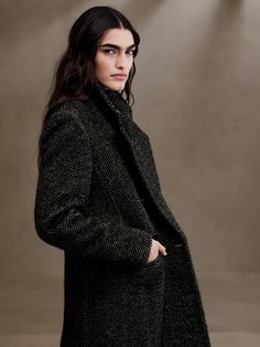 Delight in the supreme warmth of Italian wool (and the magnificent craftsmanship of Banana Republic).  This Herringbone wool coat gets better with time using the traditional details you love — like an at-ease fit and double-breasted closure to laye Wool Long Coat For Women, Herringbone Wool Coat, Coat Over Blazer, Herringbone Coat Outfit, Green Coat Outfit Winter, Dark Academia Coat, Herringbone Coat Women, Black Wool Coat Outfit, Tweed Coat Outfit