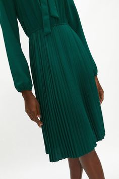 Tie Neck Pleat Shirt Dress - Green - Just the outfit for ignoring your boss' email. This dress  features a seriously flattering colourway, high neck with tie, long sleeves, ruched waist, pleated skirt and comes in a midi length. Hen Do Outfits, Pleated Shirt Dress, Hen Do, Style Shirt, Tie Dress, Tie Neck, Pleated Skirt, Green Dress, Midi Length