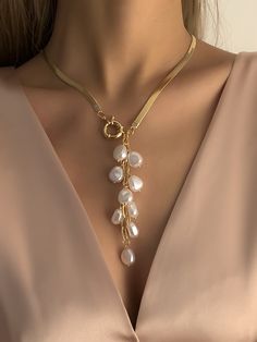 Amarillo Oro Elegante Collar  Cobre   Embellished Neck Jewellery, Classy Jewelry, Handmade Wire Jewelry, Jewelry Design Necklace, Pearl Pendant Necklace, Stylish Jewelry, Gold Jewelry Fashion, Pearl Pendant