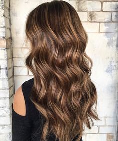 Easy Trendy Hairstyles, Hairstyle Easy, Wavy Hairstyle, Beach Wave Hair, Brunette Hair With Highlights, Gorgeous Hair Color, Brown Hair With Blonde Highlights, Brown Hair Balayage, Balayage Brunette