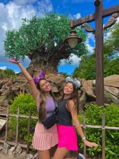 Animal Kingdom Instagram Pictures, Disney Friends Aesthetic, Disney Animal Kingdom Photo Ideas, Disney Outfits Best Friends, Disney With Best Friend, Best Friend Disney Pictures