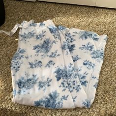 Never Worn Pajama Pants Elastic Waistband Soft No Pockets Snowflake Pajama Pants, Women's Intimates, Pajama Pants, Blue White, Pajamas, Color Blue, Blue And White, Size Medium, Elastic