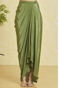 Draped Skirt Outfit Western, Dhoti Skirt Outfits With Cape, Drape Skirts Indo Western, Draped Skirt Outfit, Cape Organza, Drape Skirt Pattern, Drape Dresses, Green Cape, Silk Cape