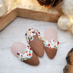 At first take, we thought these were cookies @natashaharton 😍 Aren’t these delicious?! You can recreate these beauties with:⠀ ⠀ Ugly Duckling products:⠀ - Gel Polish 005 and 065 (mixed)⠀ - Clear builder base⠀ - White, Green and Red Art Gel ⠀ - No Wipe top Coat⠀ - Matte Top coat⠀ - Using Painter, Duck Paddle, and Detailer brush⠀ ⠀ 🛒 Shop for all these colors and more at www.PolishedPinkiesPro.com Nail Art Noel, Cute Christmas Nails, Seasonal Nails, Winter Nail Art, Winter Nail Designs, Winter Nail, Get Nails