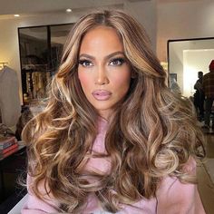 Jlo Hair Colors, Volume Hairstyles, Beyonce Hair, Hair Color Caramel, Blowout Hair, Hair Color Techniques