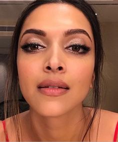 Deepika Padukone Makeup, Indian Skin Makeup, Indian Makeup Looks, Weekend Makeup, Bollywood Makeup, Brown Girls Makeup, Indian Wedding Makeup