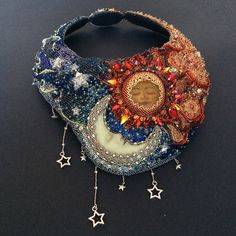 Moon Bead Embroidery, Bead Embroidery Necklace, Embroidery Jewelry Diy, Sun And Moon Embroidery, Beaded Moon, Sun Embroidery, Moon Embroidery, Beading Embroidery, Beads Embroidery