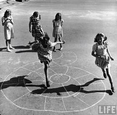 Children at play Milan Kundera, Wow Photo, Girls Play, New York Street, The Good Old Days, Vintage Photographs, Vintage Photography, New Yorker, Vintage Children