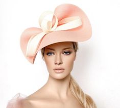 Elegant Blush kentucky derby hat, bow kentucky derby fascinator ascot hat, Light pink hat, light salmon ascot fascinator, womens races hats, bow fascinate hat.This and Soft Pink fascinate hat is embellished with a cream big bow.It is a perfect hat for weddings, Royal Ascot horse races, cocktails, derby...It is mounted on a headband.If you want, you can choose the side of the head were you like to wear the fascinator, just convo me.Any color of the fascinator can be changed to order. * PROCESSING Light Pink Hat, Ascot Horse Racing, Race Day Hats, Kentucky Derby Fascinator, Horse Races, Royal Ascot Hats, Pink Fascinator, Derby Fascinator, Ascot Hats