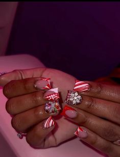 Nails Short Acrylic Christmas, Short Square Acrylic Christmas Nails, Shorties Christmas Nails, Christmas Nails Set, Nails For Kids Christmas, Christmas Duck Nails, Christmas Junk Nails, Red Holiday Nails Acrylic, Christmas Short Nails Design