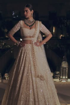 Gold Lehenga, Indian Outfits Lehenga, Pearl Embroidery, Traditional Indian Dress, Embroidered Belt, Indian Dresses Traditional, Traditional Indian Outfits