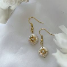 *The item will be back in stock in December 2nd* ❀ INFORMATION: Dangle Size: Approx. 15 x 13 mm  Pearl Diameter: Approx. 13 mm Material: 14K Gold Plated + Freshwater Pearls  ❀ RECOMMENDATION REASON: These Vintage Button Baroque Pearl Earrings are simple but classy. They goes with every occasion and everyday outfit.  ❀ TIPS: All the products are photographed under natural light, and what you see is the actual thing.  However, due to different monitors and measurement errors, the colour and size m Gift Pearl Drop Crystal Earrings, Gold Pearl Crystal Earrings For Gift, Outfit Tips, Pearl Earrings Gold, Pearl Jewelry Gift, Baroque Pearl Earrings, Pearl Jewellery, Gold Pearl Earrings, Jewelry Lookbook