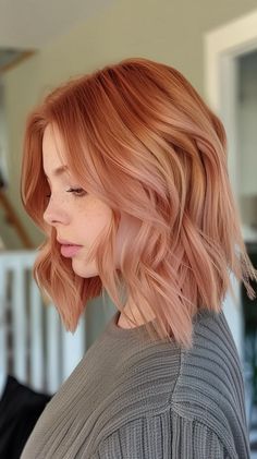 Red And Peach Hair, Rose Gold Red Hair, Peach Cobbler Hair, Warm Strawberry Blonde Hair, Hair Color Strawberry Blonde, Hair Dye Ideas For Brunettes, Peach Blonde Hair, Peachy Hair Color