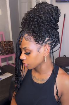 Short Knotless With Curly Ends, Short Box Braids With Curly Ends, Knotless With Curly Ends, Crochet Braids Straight Hair, Box Braids With Curly Ends, Braids With Curly Ends, Marley Twist Hairstyles, Hair Stations