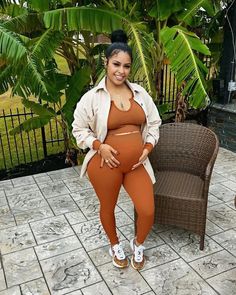 Cute Pregnancy Outfits For Fall, Maternity Fashion Black Women, Maternity Outfits Black Women, Pregnacy Fashion, Crop Top Outfits Summer, Summer Pregnancy Outfits, Pregnancy Fashion Fall, Fall Maternity Outfits, Winter Maternity Outfits