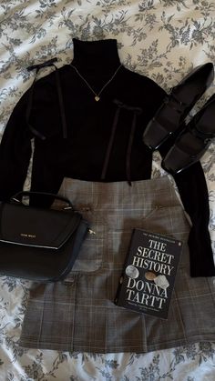 dark academia outfit Dark Academia Steampunk Outfit, Dark Academia School Outfits, Dark Academy Fashion, Dark Academia Night Outfit, Dark Wardrobe Aesthetic, Dark Academia Aesthetic Accessories, Dark Gothic Outfit, Dark Academia Outfit Women Skirt, Book Store Outfit Aesthetic