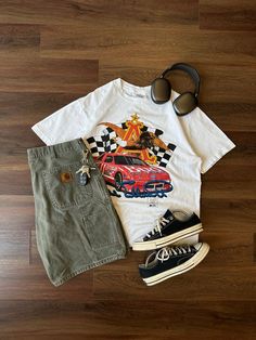 Vintage Summer Outfit Idea T-shirt NS154 - Love Art USA Beachy Looks Clothes, Khaki T Shirt Outfit, Some Outfit Ideas, Outfit Ideas Summer Streetwear, Where To Get Vintage Clothes, Summer Fit Aesthetic, Masc Shorts Outfit, Summer Fit Inspo 2024, Guys Summer Outfits Casual