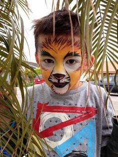 Maquillaje de LEÓN 9 450x600 Lion Face Paint Easy, Lion Face Paint, Lion Makeup, Face Painting For Boys, Rabbit Pictures, African Theme, Lion Painting