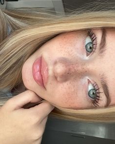 rinqwwwooo Freckles Aesthetic, Butterfly Swords, Glam Wedding Makeup, Slimmer Face, Aesthetic People, Makeup Pictures, Maquillaje Natural, Pretty Eyes, Girls Makeup