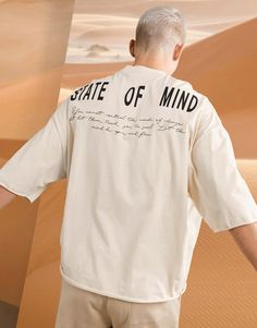 T-shirt by ASOS DESIGN Part of our responsible edit Crew neck Drop shoulders Chest pocket 'State of Mind' slogan print on front and back Raw-cut edges Oversized fit Relaxed and roomy Text Tee, Tshirt Printing Design, Text Print, T Shirt Oversize, Tee Shirt Homme