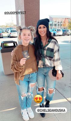 Chelsea Houska Outfits Fall, Chelsea Houska Style, Winter Western Style Ankle-high Chelsea Boots, Chelsea Houska Beanie, Chelsea Deboer Makeup, Chelsea Deboer Style Winter, Chelsea Deboer Style, Chelsea And Cole Deboer, Chelsea Deboer Family Photos