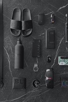 Matte Black Accessories, Black Apple, Black Luxury, Black Accessories, Black And White Aesthetic, Black Set, Mens Accessories Fashion, Apple Products