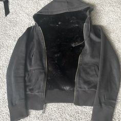 Great Condition. One Small Patch Missing (Shown In 2nd Picture) But Can Buy Another Patch And Sew It Back In. This Hoodie Isn’t Made Anymore So It’s Pretty Rare. Vintage Juicy Couture, Juicy Couture Jacket, Coats Vintage, Couture Jackets, Juicy Couture Black, Colorful Hoodies, Fur Jacket, Black Hoodie, Juicy Couture