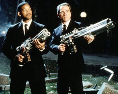 Will Smith recalls how he was convinced to do 'Men in Black' while speaking to Kevin Hart on his new show 'Hart to Heart': "Steven Spielberg sent a helicopter for me." Tap our site link to see a video! Tommy Lee Jones, 90s Movies, Hero's Journey, The Smiths, Men In Black, Tommy Lee, Now And Then Movie, Best Supporting Actor, Good Buddy