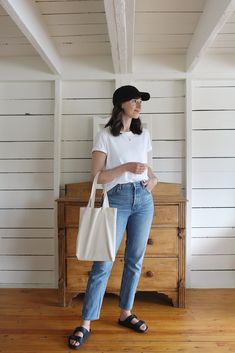 Simple Minimalist Outfits Casual, Casual Mommy Outfits, Airport Outfit Philippines, Simple White Tshirt Outfits, Jean And Tshirt Outfits Casual Simple, Summer Outfit Casual Simple, Tshirt White Outfit, Basic Tees Outfit, Casual Tshirt Outfits Women