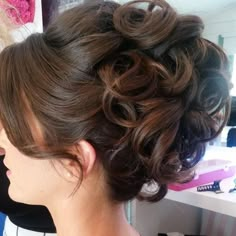 Hair Bun Design, Mother Of The Groom Hairstyles, Sanggul Modern, Mother Of The Bride Hair, Bridal Hair Buns, Bridal Hair Inspiration, Easy Bun Hairstyles, Bridal Hair Updo, Quince Hairstyles