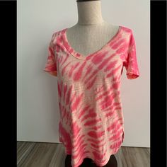 Victoria’s Secret Pink T Shirt Tee Dye Xs Nwt Size Extra Small Spring Tie Dye T-shirt For Loungewear, Victoria's Secret Crew Neck T-shirt, Victoria's Secret Short Sleeve Summer Tops, Victoria's Secret Summer Tops With Short Sleeves, Victoria's Secret Casual Short Sleeve Top, Victoria's Secret Casual Summer Tops, Casual Short Sleeve Tops By Victoria's Secret, Casual Tie Dye V-neck Tops, Casual Tie-dye V-neck Tops