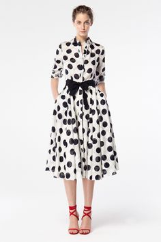 Discover the Collection Dots Outfit, Dots Fashion, Dressing Well, Shirt Dress Pattern, Ch Carolina Herrera, College Apparel, Big Thing, Polka Dress