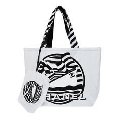 Chanel White and Black multicoloured La Pausa Reversible sea shoulder bag Composition: cotton Codice: 15548749 Measurements: 35 cm x 35 cm depth 20 cm Cotton Tote Shoulder Bag With Logo Print, Daily Use Cotton Shoulder Bag With Logo Print, Travel Cotton Shoulder Bag With Logo Print, Travel Shoulder Bag With Logo Print In Cotton, Casual Logo Print Shoulder Bag For Travel, Casual Shoulder Bag With Logo Print For Travel, Casual Travel Shoulder Bag With Logo Print, White Logo Print Shopping Bag, White Shoulder Bag With Logo Print