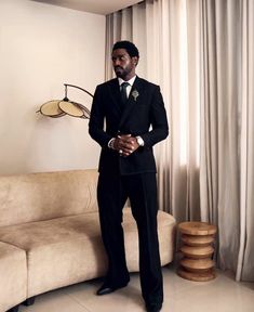 Md Suit Ideas, Old Fashion Suits For Men, Formal Suits Men Prom, Black Man Suit Aesthetic, Black Men Prom Suits, Prom Suits For Black Men, Black Prom Suits For Guys, Prom Ideas Men, Man In Suit Aesthetic