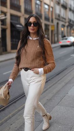 Jean Beige, Tops Fall Outfits, Fall Fashion Accessories, Fall Fashion Trends Women, Weather Outfits, Estilo Preppy, Elegante Casual