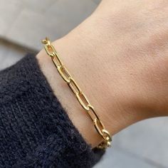 ✨Paperclip Chain 14K Solid Gold Bracelet 4mm / Super Shiny and Dainty / Paperclip Gold Chain / Black Friday Gift by Likya✨ Material: Solid Gold (Not Gold Filled or Gold Plated) Karat: 14K (real gold stamp 585)  Gold Color: Yellow Gold ⭐️Approximate weight : 3 gram ✅Available in yellow gold, rose gold or white gold options 🎁You can give it directly as a gift to your lover, girlfriend, colleague, good friend,or yourself! Or just give the most special person in your life as a surprise gift to remi Solid Gold Bracelet, Gold Armband, Surprise Gift, Special Person, Chain Link Bracelet, Paper Clip, Real Gold, Gold Rose, Chain Bracelet