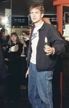 Damon Albarn 90s, 1990 Style, Blur Band, 90s Men, Joseph Gordon Levitt, Vintage Man, Damon Albarn, Logan Lerman, Mens Outfit Inspiration