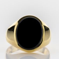 A retro gold ring, inspired by classical 1950s and 1960s gentlemens' jewelry, using solid yellow gold adorned with an onyx. Metal 14k / 0.585 gold Gemstones 1 onyx 15 x 13mm Measurements Head 17.8mm Shank 4.7mm Ring size 10.5 US / 63 EU Weight 7.5g Condition New General Information All items come with certificate of authenticity, gemstones have been tested at our lab if not otherwise indicated. Pendants are shown with chain for decorational reasons, please note that they do not come with a chain Classic Onyx Signet Ring With Polished Finish, Timeless Onyx Signet Ring With Polished Finish, Formal Yellow Gold Onyx Rings, Classic Black Signet Ring With Polished Edges, Modern Yellow Gold Onyx Signet Ring, Gold Onyx Signet Ring For Formal Occasions, Classic Gold Onyx Rings, Formal Gold Signet Ring With Onyx, Classic Yellow Gold Onyx Rings