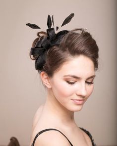 Sinamay feathers fascinator, black fascinator, bridesmaid headpiece Diy Fascinator Hat, Black Headpiece, Wedding Guest Fascinators, Diy Fascinator, Bridesmaid Headpiece, Party Veil, Kentucky Derby Fascinator, Feather Headpiece, Black Fascinator