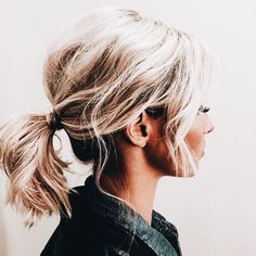 Pinterest: kaitlynnhart Low Pony Hairstyles, Girls With Short Hair, Feminine Qualities, Kraf Diy, Messy Hair, Hoco Hair