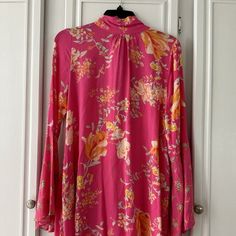 Free People Tate Print Floral Tunic. Femme & Floral **Color Is Bright Fuschia....Brighter Than Pics Show Featured In A High Neck Silhoutte With Bell Sleeve And Exposed Back Size Is Xs Sold Out In Stores Brand New - Never Worn Comes To You From A Smoke & Pet Free Home Pink Floral Print Top For Loungewear, Pink Stretch Feminine Tops, Pink Fitted Top For Brunch, Fitted Pink Tops For Brunch, Trapeze Top, Long Sleeve Tunic Dress, Red Tunic, Floral Tunic Tops, Printed Tunic Tops